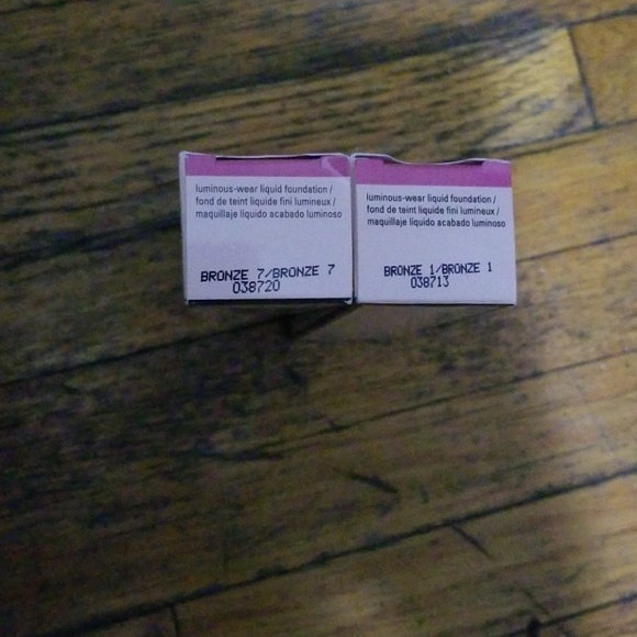 Timewise Luminous-Wear Liquid Foundation - Picture 2 of 5